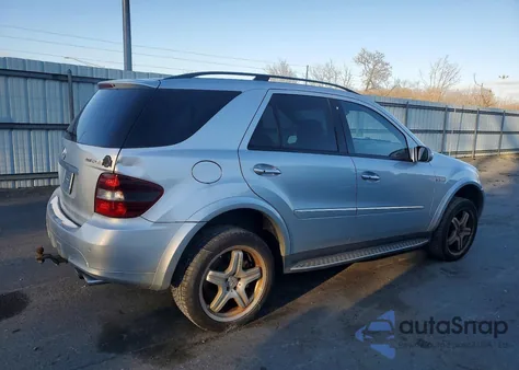 2008 Mercedes-Benz Ml 63 Amg z USA, uszkodzony, nr VIN 4JGBB77E08A332079